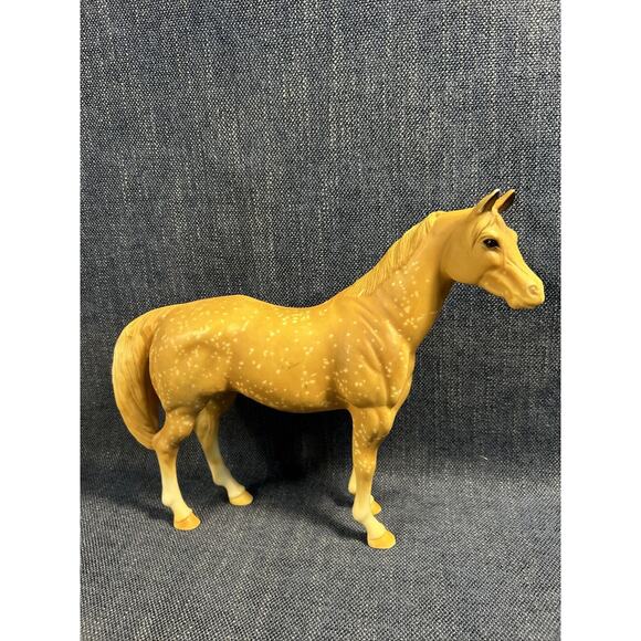 Blue Ribbon Ranch Quarter Horse Dapple Palomino Blue Box 9.5” - Picture 3 of 16